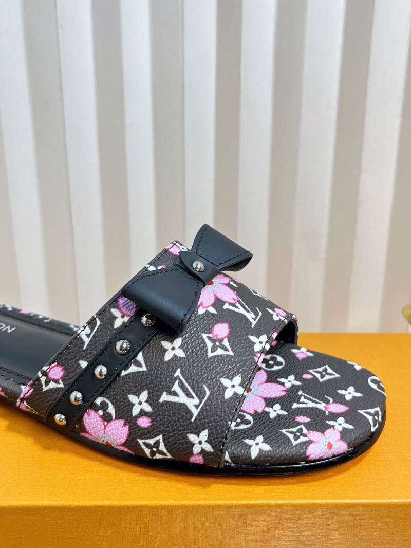 l0vis Vvtt0n slippers